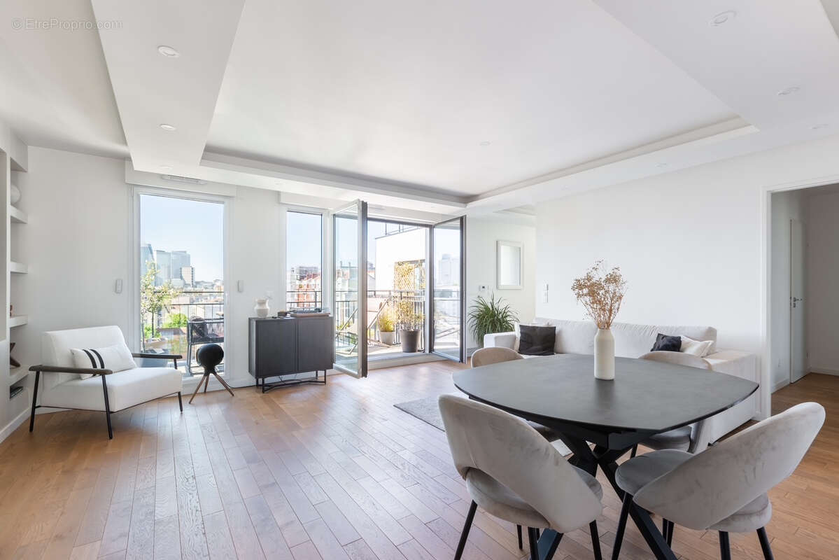 Appartement à COURBEVOIE