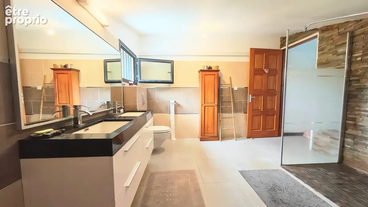 Maison 5 pièces 148 m² à vendre à Saint-Pierre (97410) - photo 7