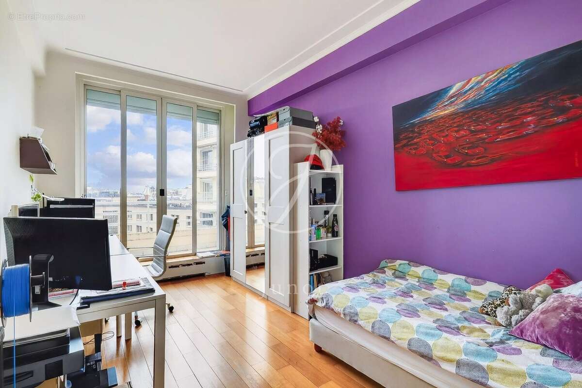 Appartement à PARIS-16E