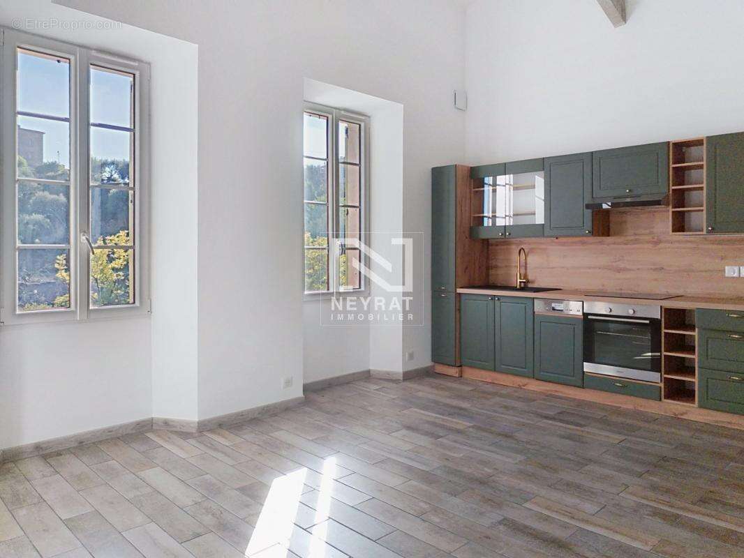 Appartement à TOURRETTES