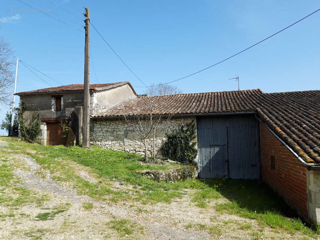 Proche VILLERÉAL, EN PLEINE CAMPAGNE, ancienne ferme à rénover...potentiel intéressant ! - photo 5