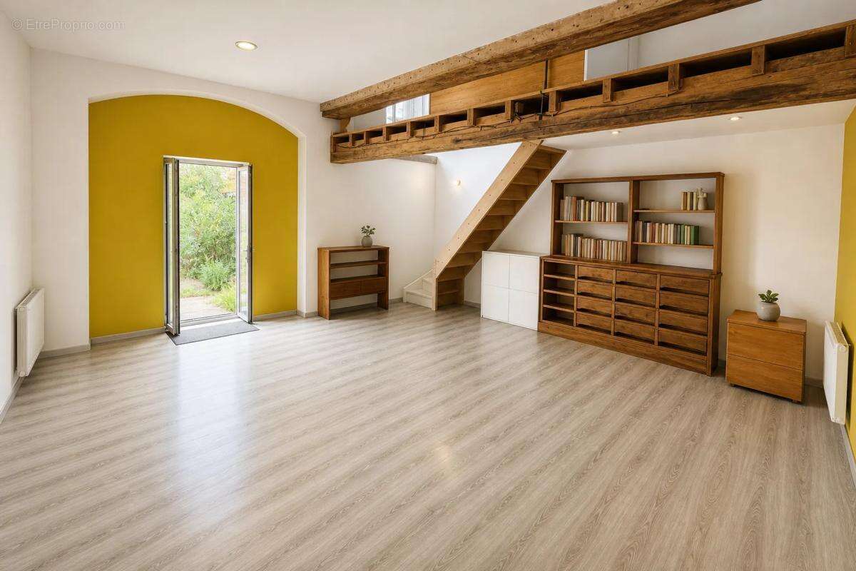 Maison à COUARGUES