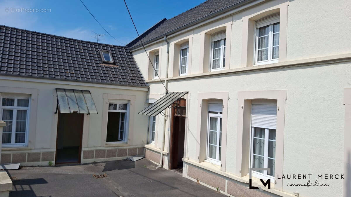 Maison à SAINT-MARTIN-AU-LAERT