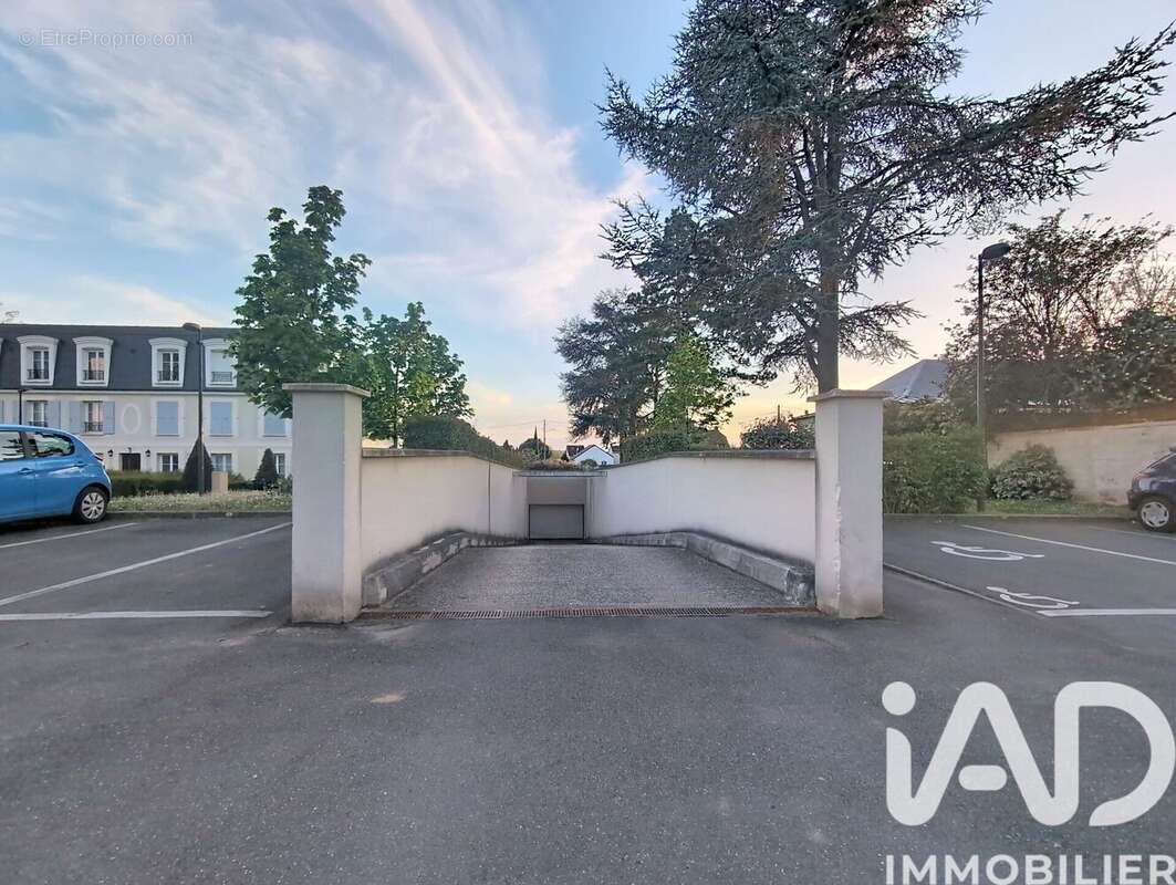 Photo 7 - Parking à YERRES