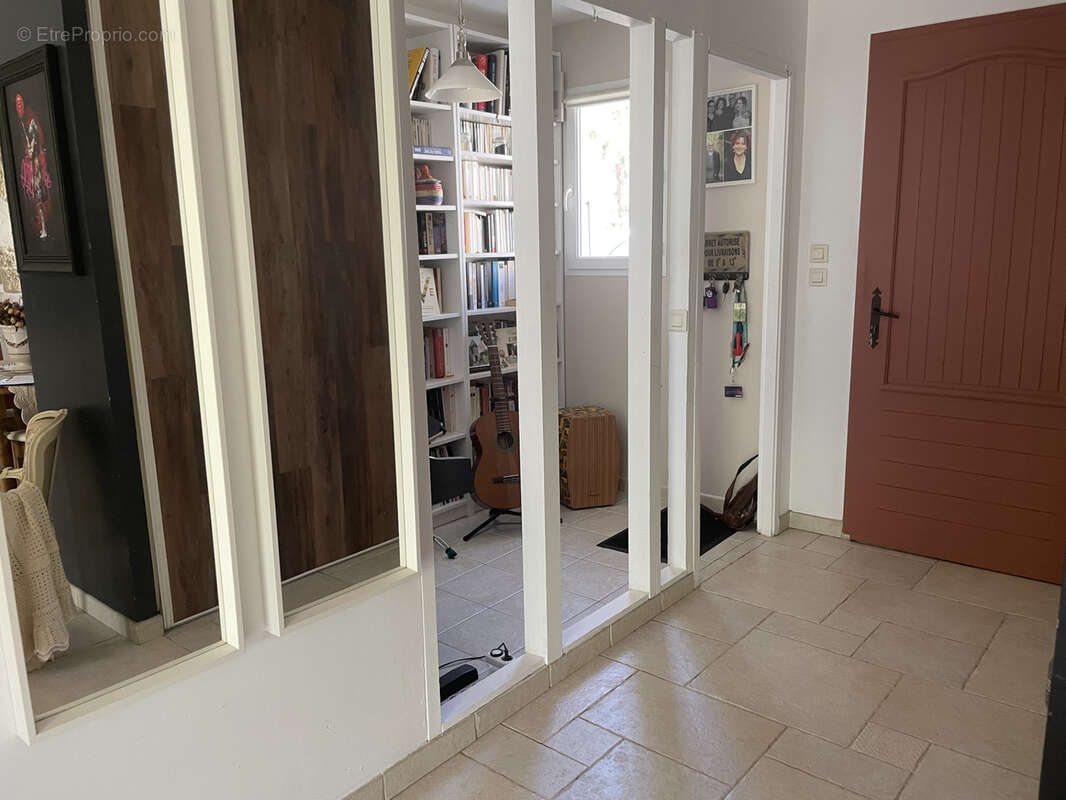 Saint sauvant maison plain pied 4 chambres garage terrain de 5000 m2 environ - photo 4