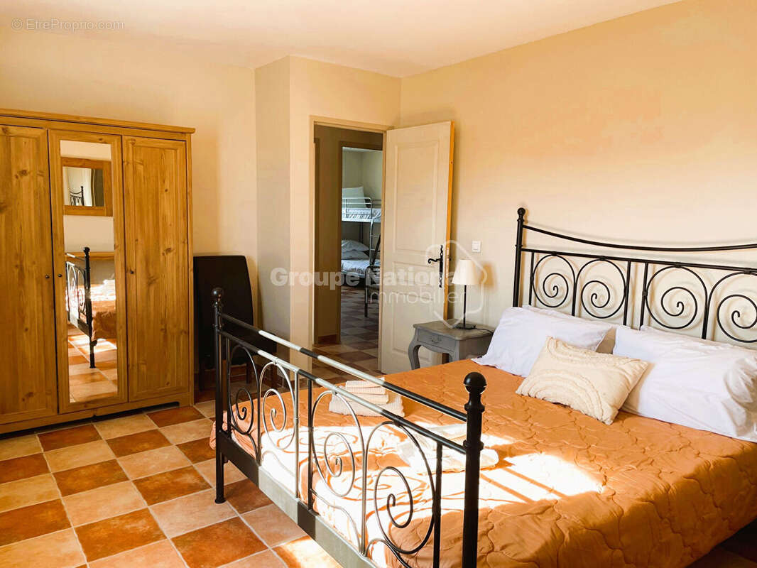 Allemagne En Provence T6 -163 m2 piscine garages 2159m² de terrain - photo 15