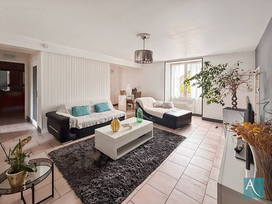 Appartement à MORIGNY-CHAMPIGNY