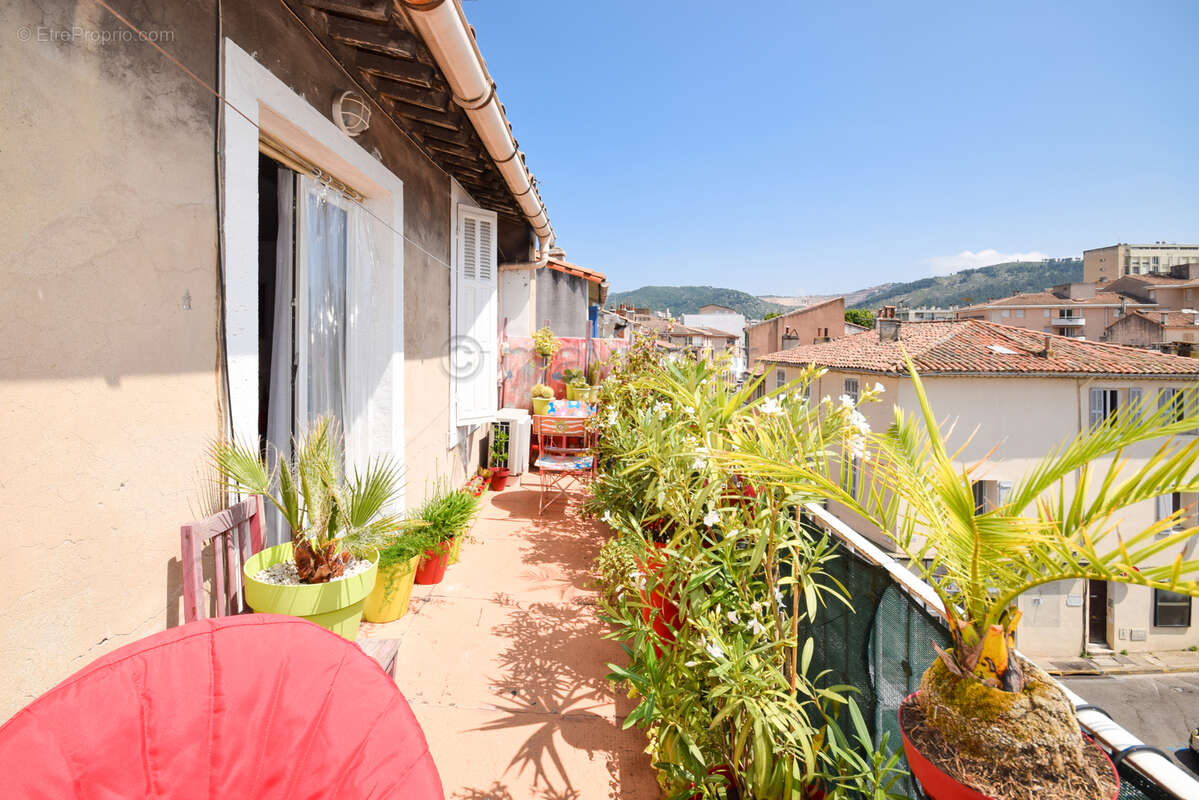 T2 avec terrasse en dernier étage République 13400 AUBAGNE n°5 - Appartement à AUBAGNE