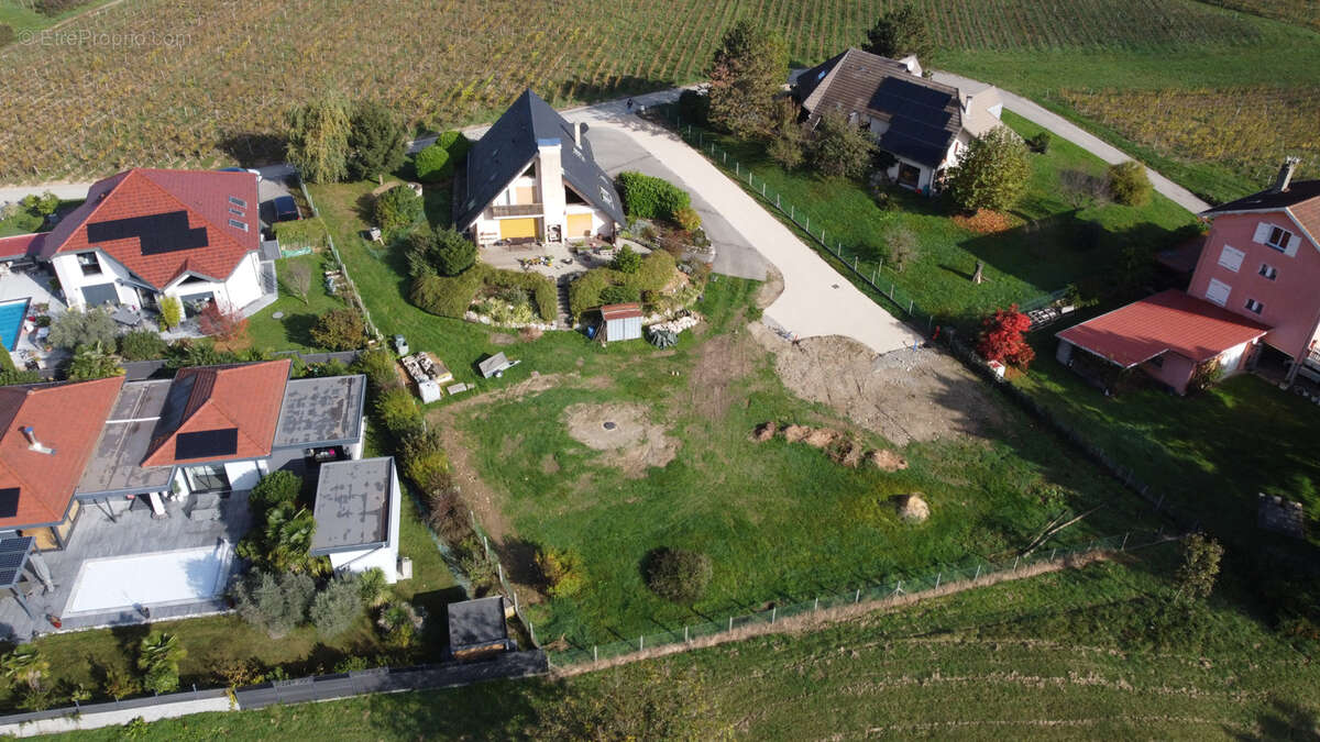 Terrain à LES MARCHES