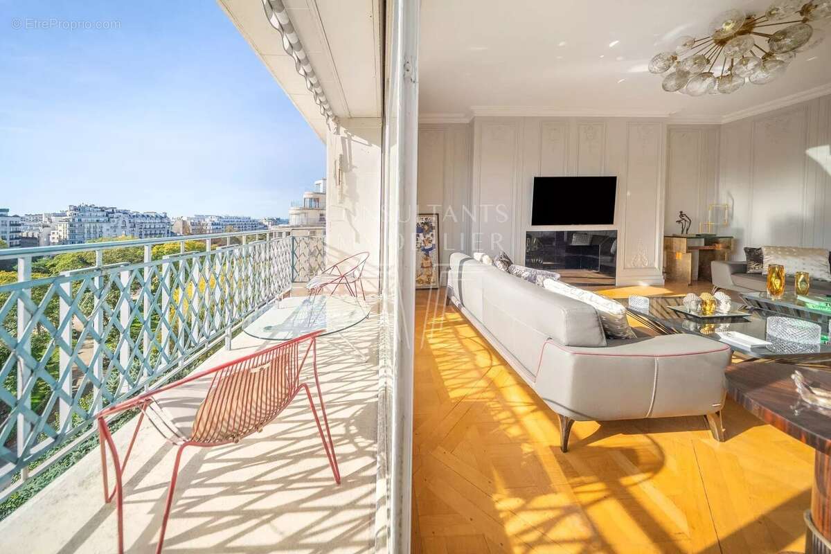Appartement à PARIS-16E