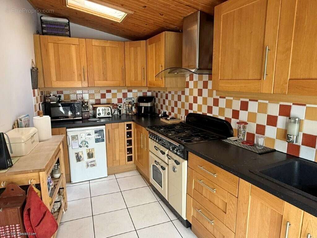 Maison de Campagne Avec 4 Chambres à Loubille - Exclusif à TIC IMMOBILER - photo 5