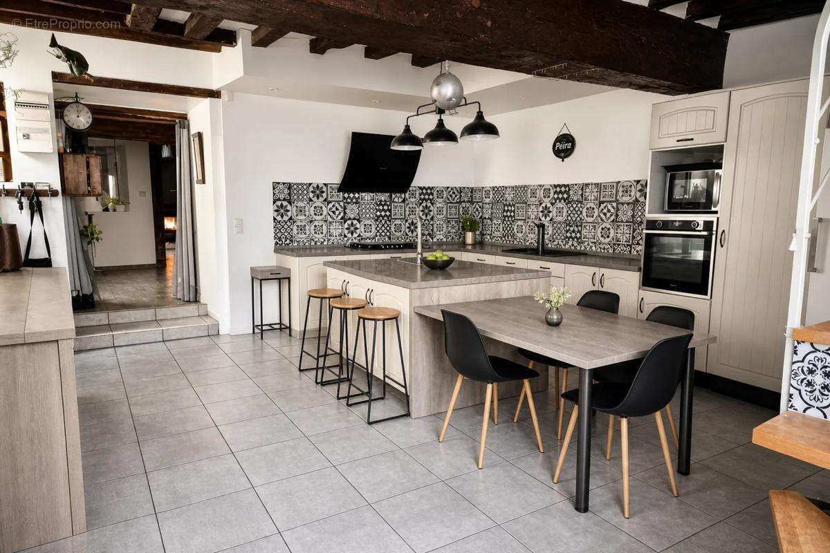 Maison de 6 pièces de 188 m² à Courcelles-la-Forêt - photo 3