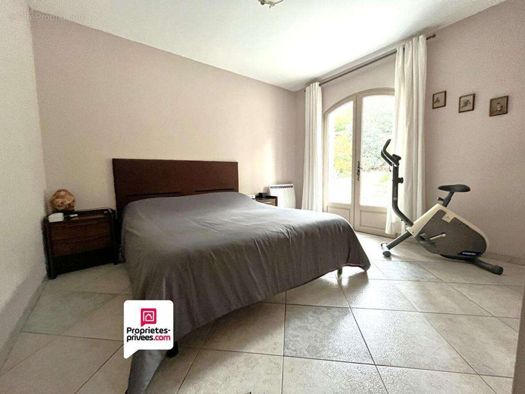 Villa T7 SAINT AUNES  de 210m² avec vue imprenable et piscine - photo 10