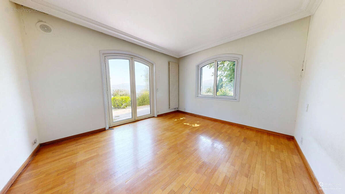 A vendre, Maison de Type 4 de plain-pied - Marseille 11e La Valentine ? 270 m², Vue panoramique & Piscine à débordement- 4 garag - photo 15