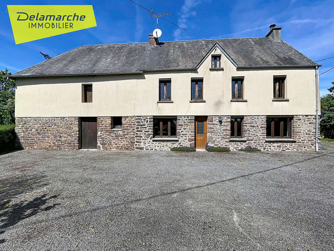 Maison à CERENCES