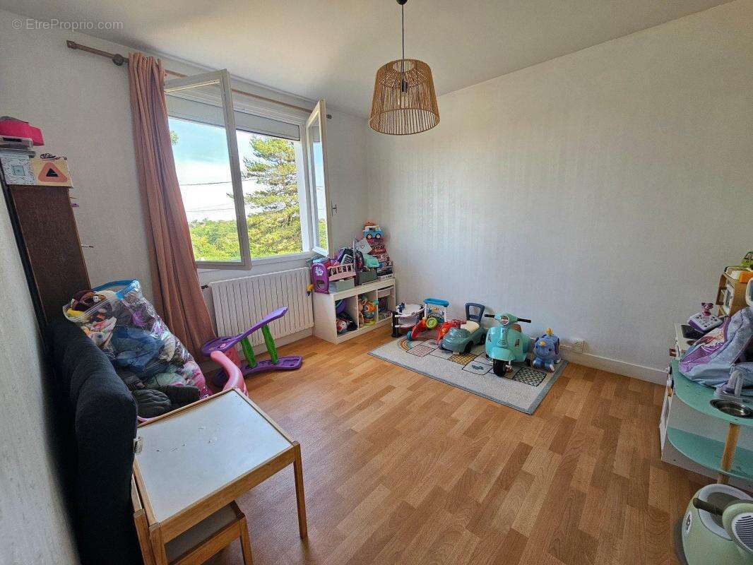 Maison sur sous-sol complet avec jardin clos, dans un environnement recherché - photo 10
