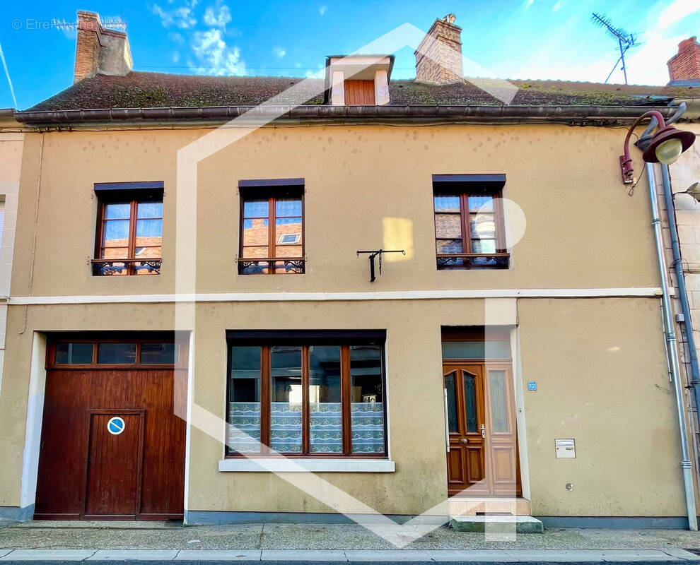 Maison à ENTRAINS-SUR-NOHAIN