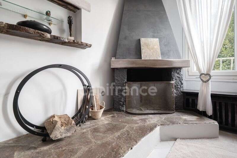 Maison à LES CLAYES-SOUS-BOIS