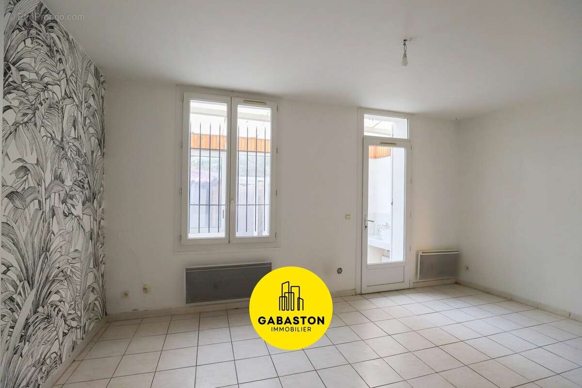 Appartement à MARSEILLE-7E