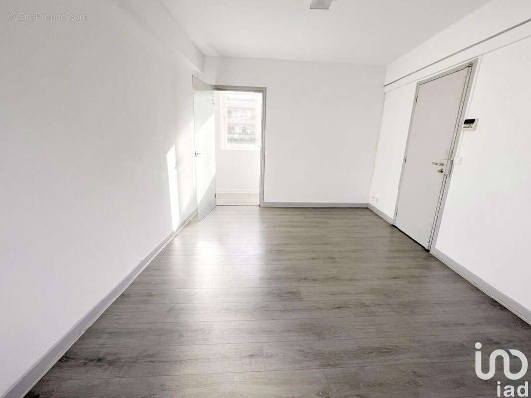 Photo 2 - Commerce à REIMS