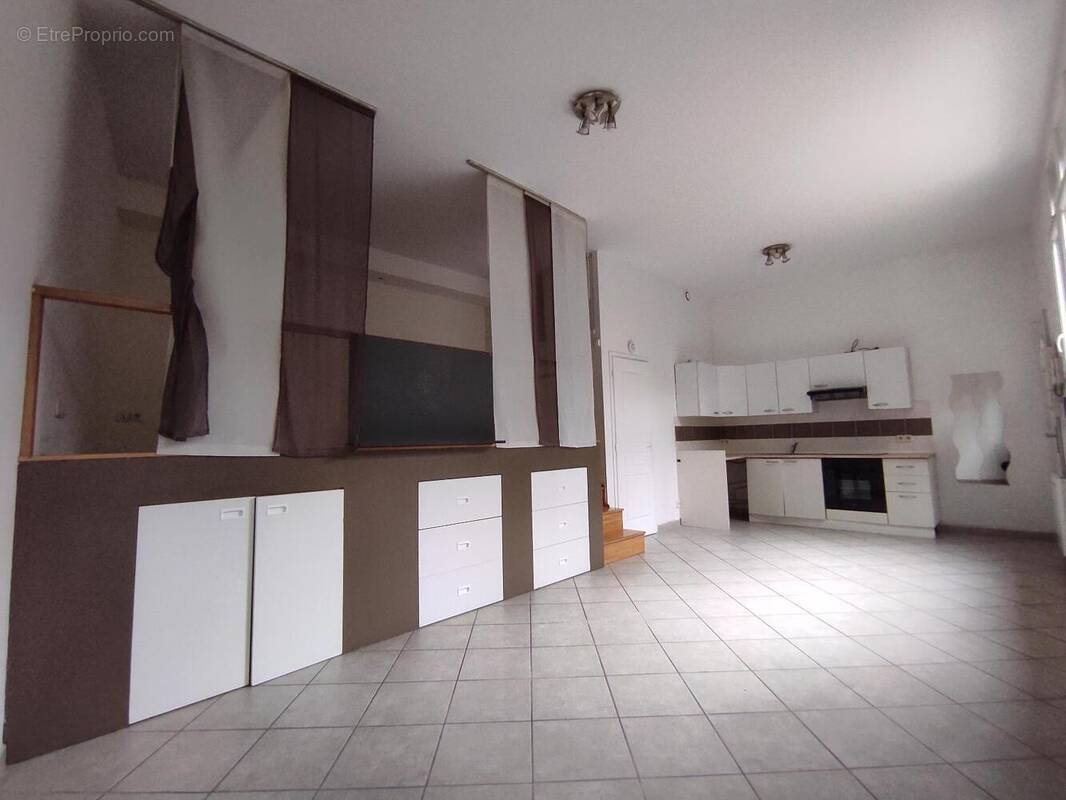   - Appartement à VILLEURBANNE
