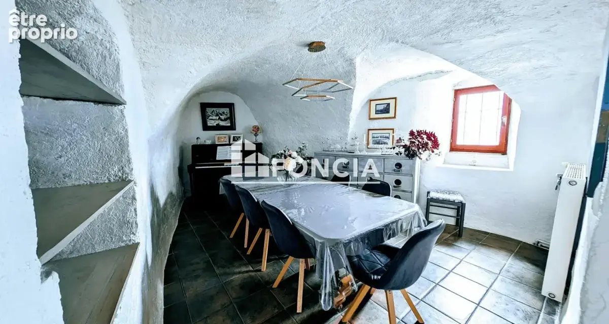 À La Côte-d’Aime, maison savoyarde de 188,73 m² habitables avec sept chambres, exposition plein sud et vue sur les glaciers. Deu - photo 3
