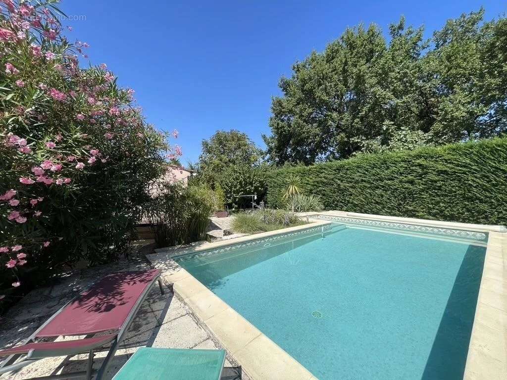 Maison 4 chambres avec piscine sur joli terrain arboré - photo 3
