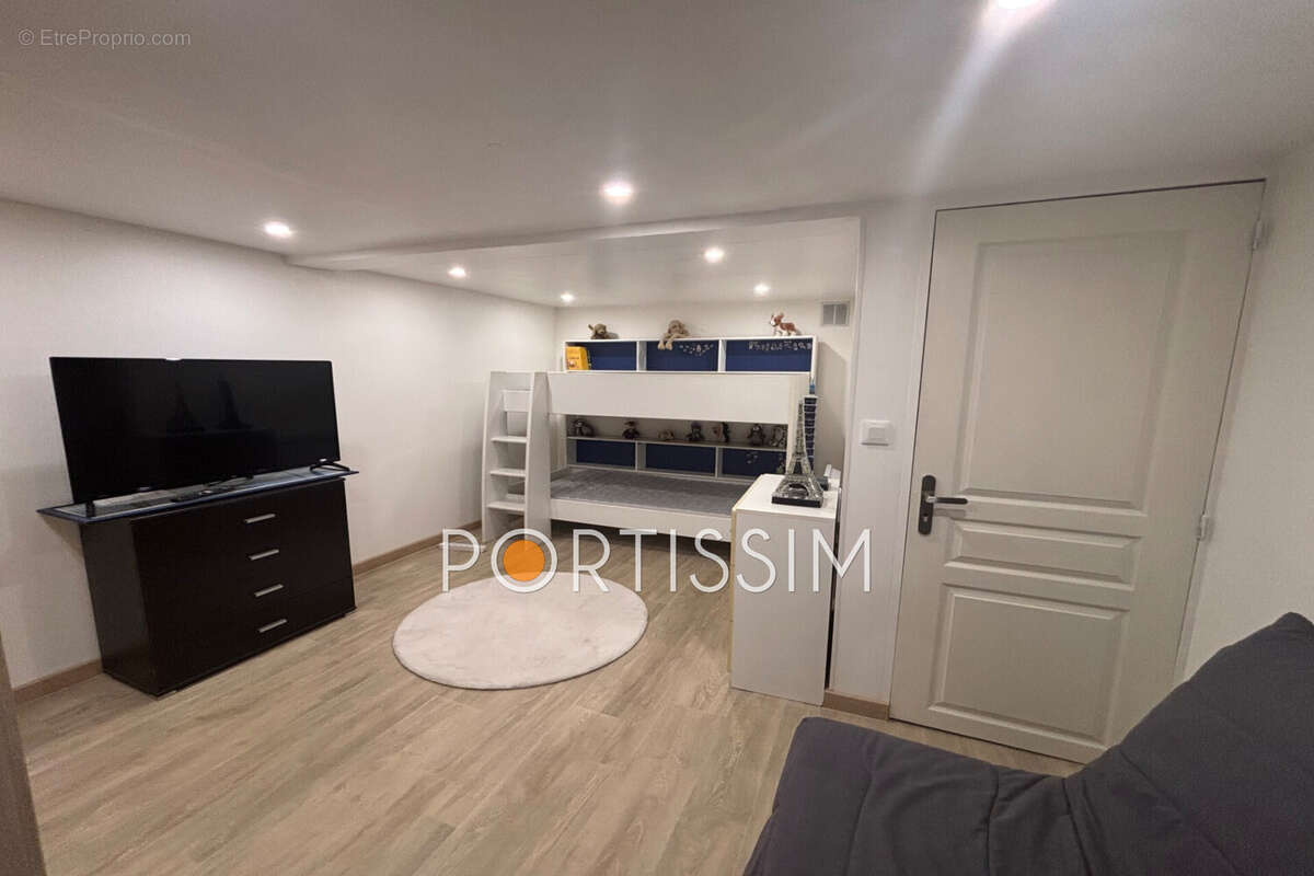Maison 76 m² à Saint-Laurent-Du-Var  - photo 8
