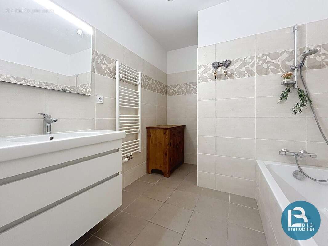 Appartement à CHAMPAGNE-AU-MONT-D'OR