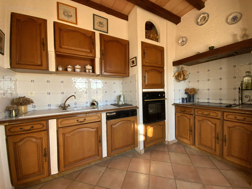Villa de plain pied en position dominante avec vue . - photo 10