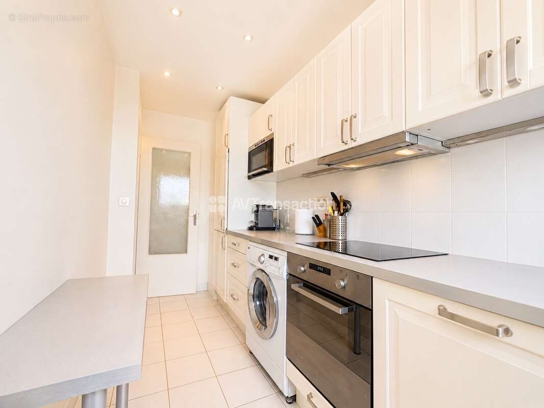 Appartement à NEUILLY-SUR-SEINE