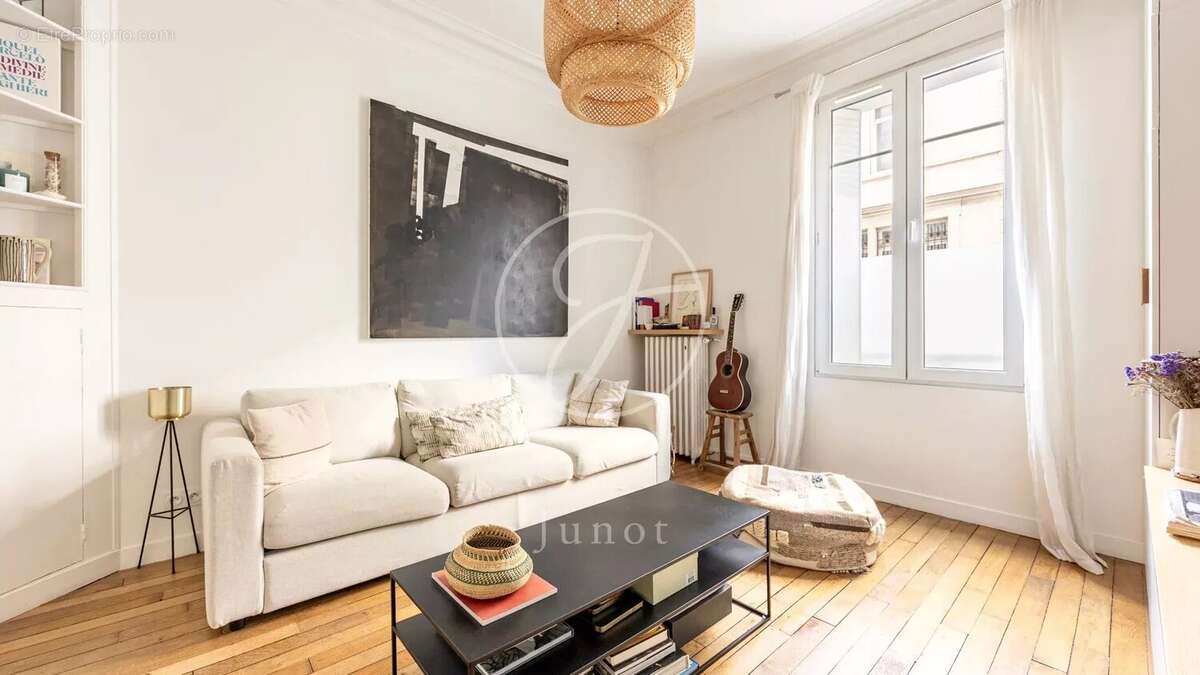Appartement à PARIS-16E