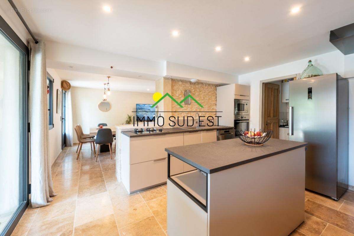 Maison à L&#039;ISLE-SUR-LA-SORGUE