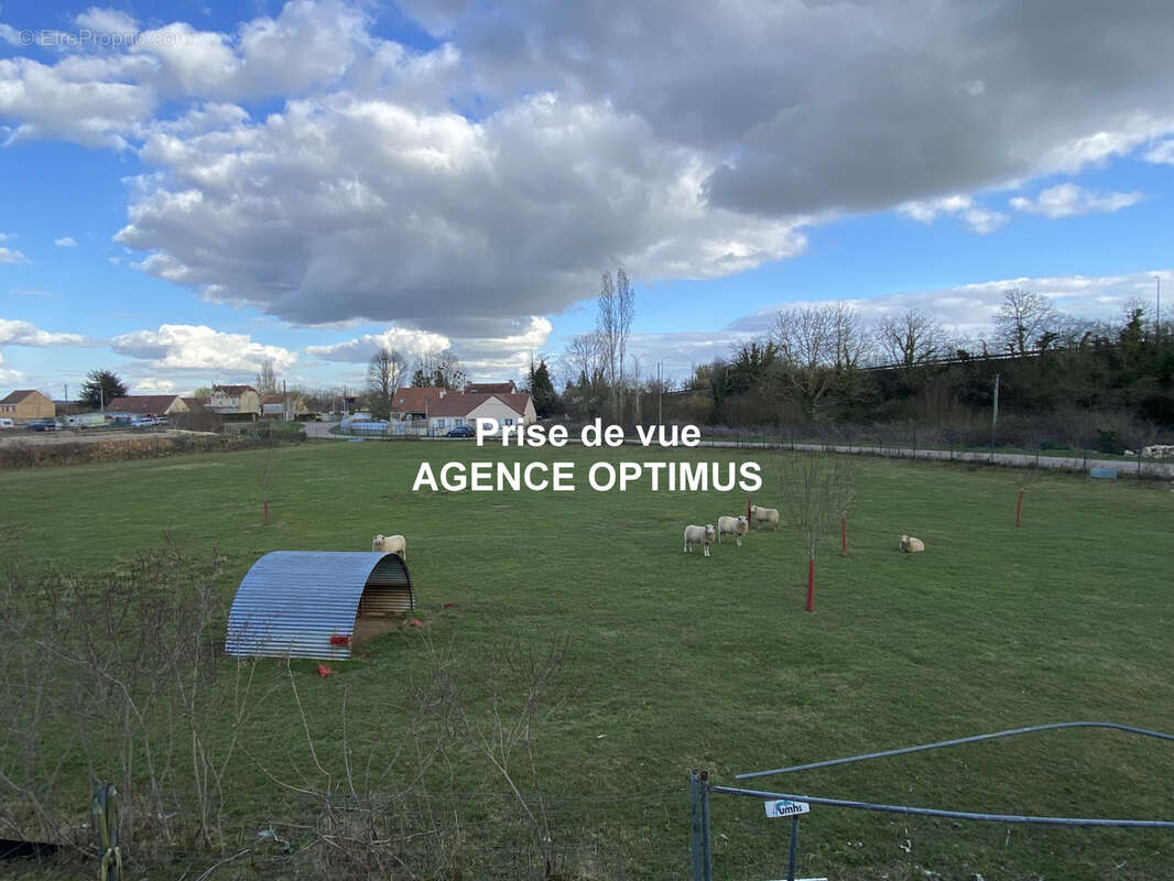 Commerce à VILLENEUVE-LA-GUYARD