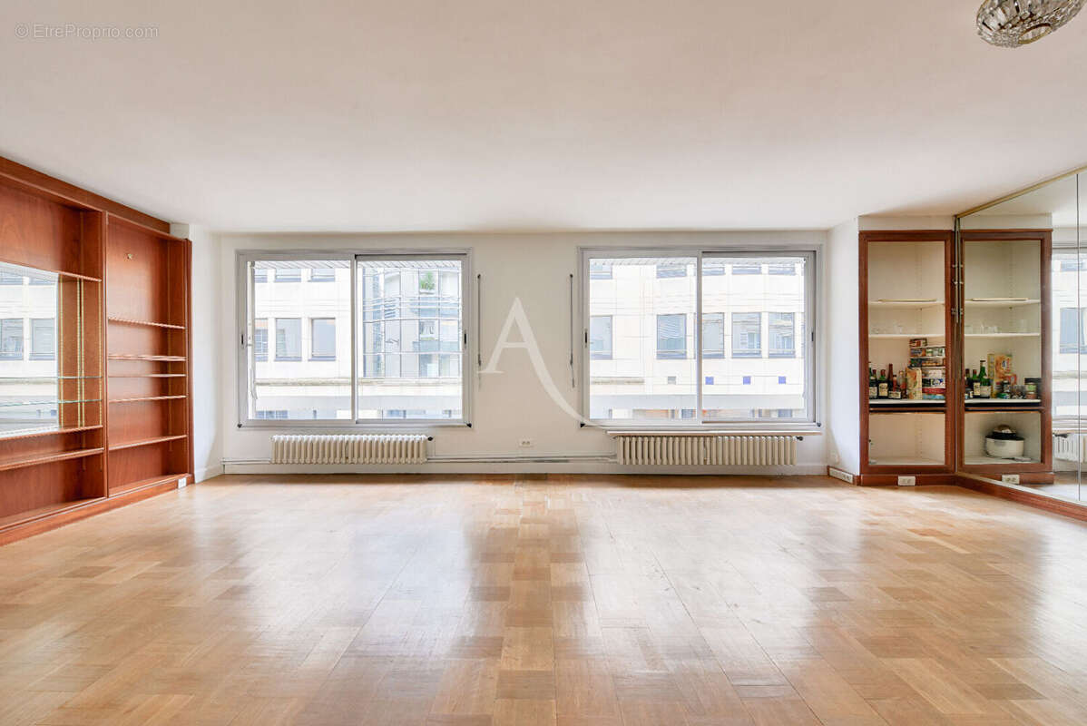 Appartement à PARIS-7E