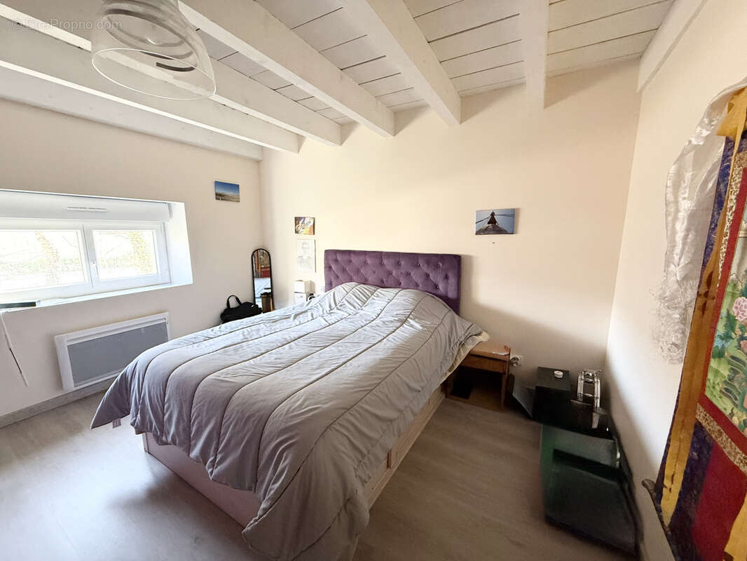 Maison à MONTROND-LE-CHATEAU