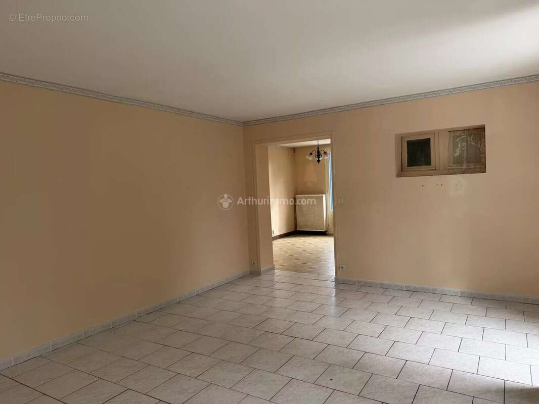 Maison à CHAHAIGNES