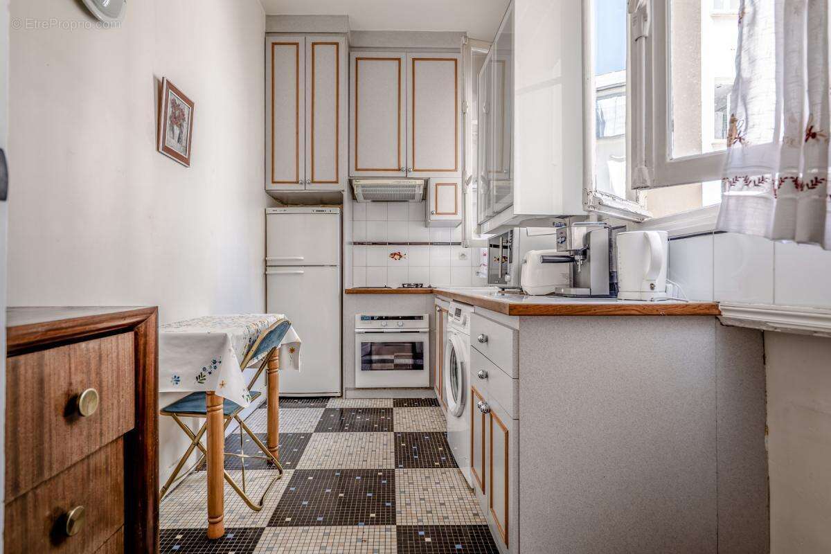 Appartement à PARIS-1E