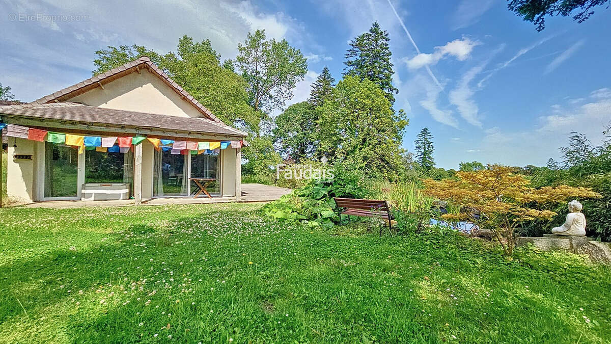 Maison 350 m² à Feugeres  - photo 3