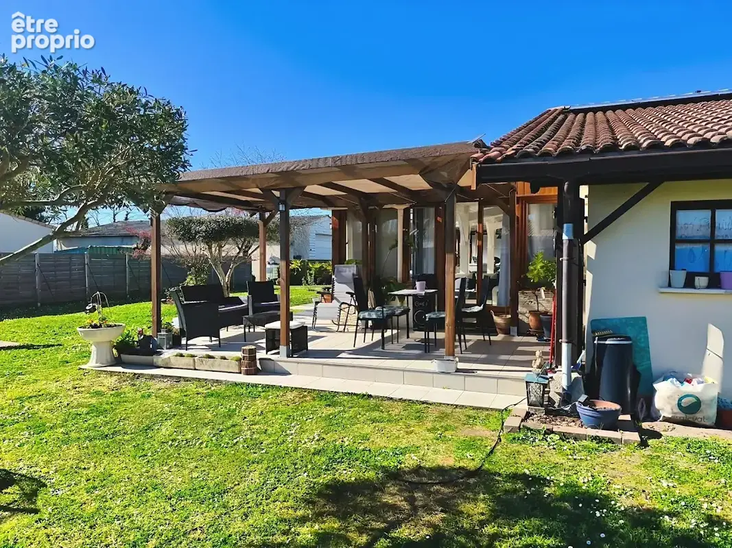 Maison avec véranda   Centre-ville d’Anglade (33390) - photo 18