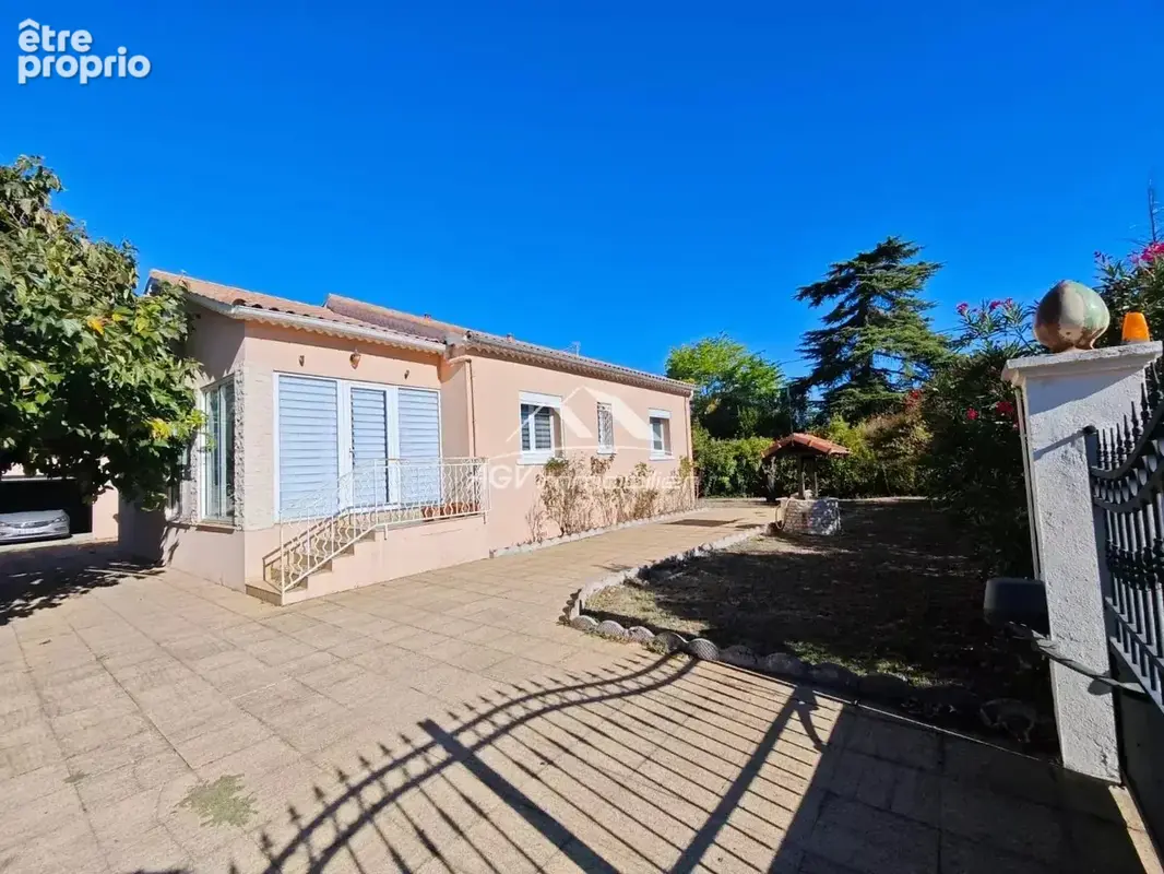 Saint-Hilaire-de-Brethmas, maison de plain-pied avec deux garages - photo 2