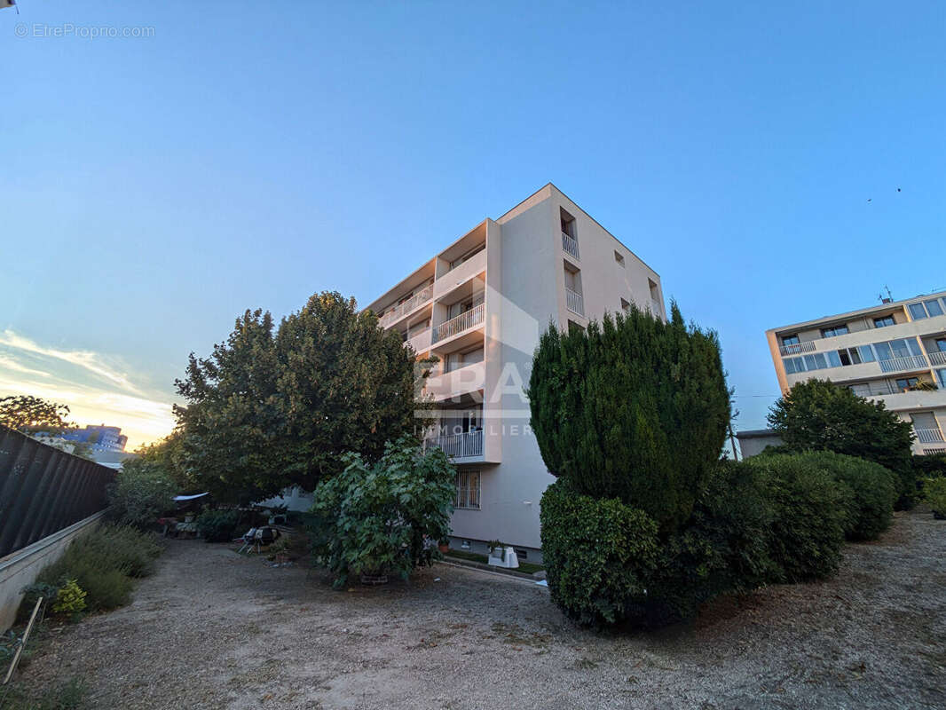 Appartement à MARSEILLE-4E