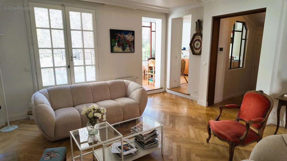 Appartement à PARIS-16E