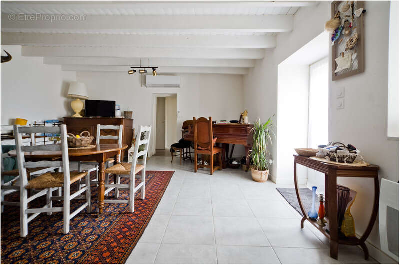 Maison à VENDEUVRE-DU-POITOU