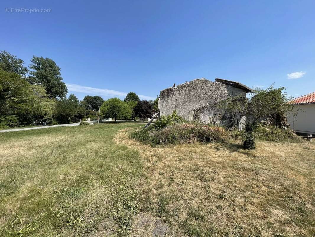Maison a réhabiliter Saint-Morillon - photo 2