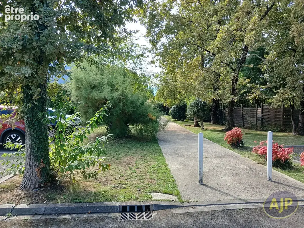 Parking à LANTON