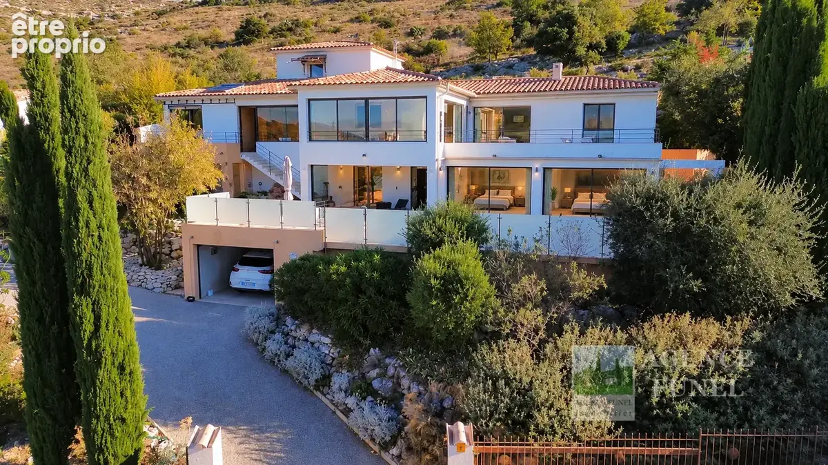 Splendide Villa Contemporaine 5 Chambres - Terrain 1699 m2 avec Piscine - Vue Panoramique - Espace bien-être - photo 1