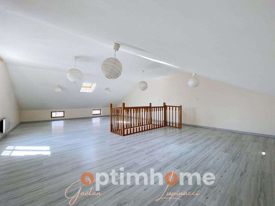 CLOUANGE – Grande maison familiale de 168 m² à deux pas du centre-ville ! - photo 10