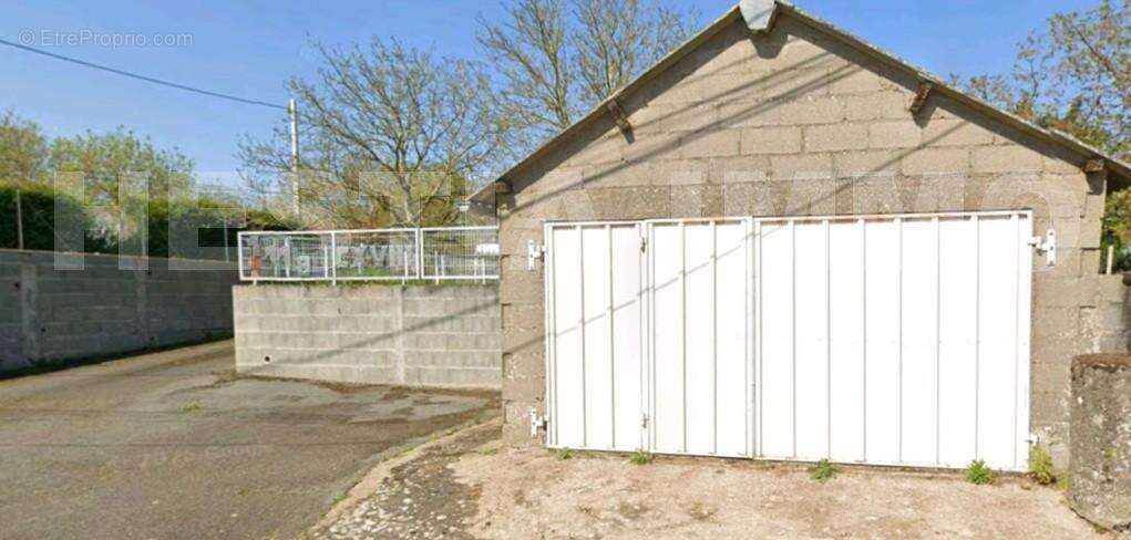 Garage Hurvoy - Maison à LA ROUXIERE