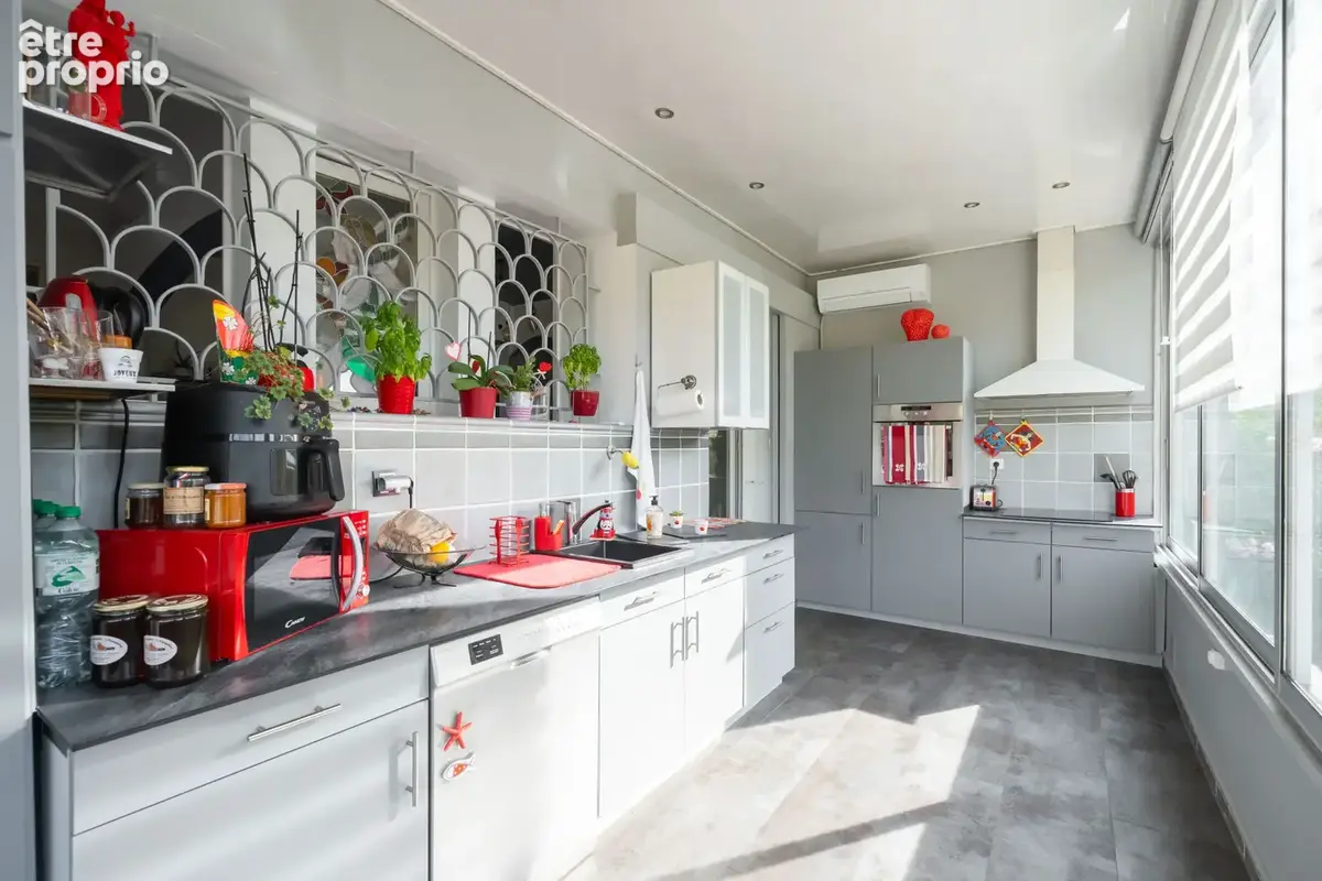 Une propriété pleine de charme comprenant deux appartements indépendants avec deux entrées séparées sur un ter - photo 12